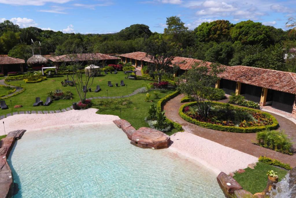 Ara Merú Lodge​
